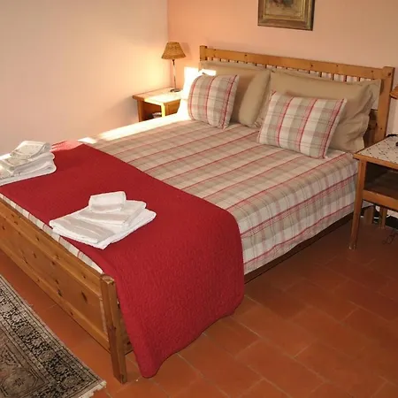 L'umbrichella - In Piccolo Borgo Medioevale Carnaiola
