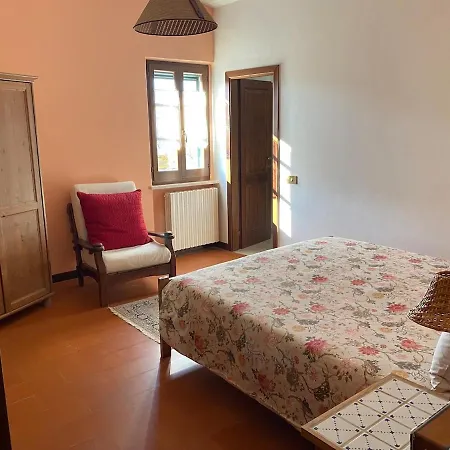 L'umbrichella - In Piccolo Borgo Medioevale Carnaiola